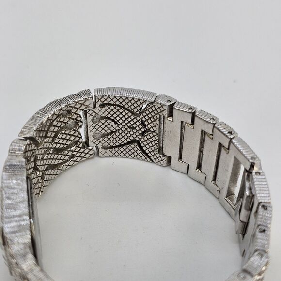 Jennifer Lopez Women Watch 20MM Crystal Accent Gray Dial Bracelet 6\